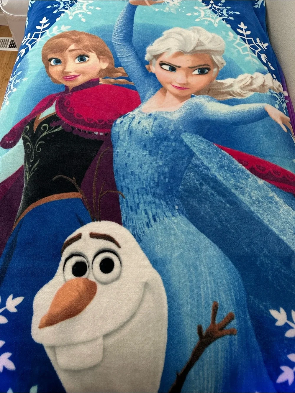 Disney authentic, Frozen Characters Plush Throw Blanket Elsa and Anna with Olaf